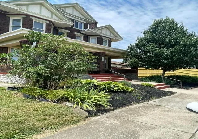 Photo 3 of Townhouse for sale at 381 Linwood Ave, Columbus, OH 43205 | MLS# 226026950 | Listing updated on 2026-10-08