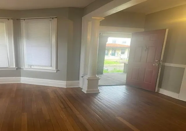 Photo 3 of Townhouse for sale at 381 Linwood Ave, Columbus, OH 43205 | MLS# 226026950 | Listing updated on 2026-10-08