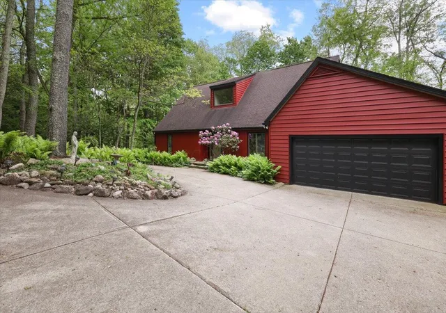 3rd image of 261 Fern Hill Dr, Granville, OH 43023 | MLS# 226025848