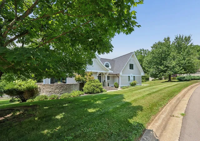 Photo 3 of Single family home for sale at 142 Merywen Cir, Granville, OH 43023 | MLS# 226025861 | Listing updated on 2026-09-08