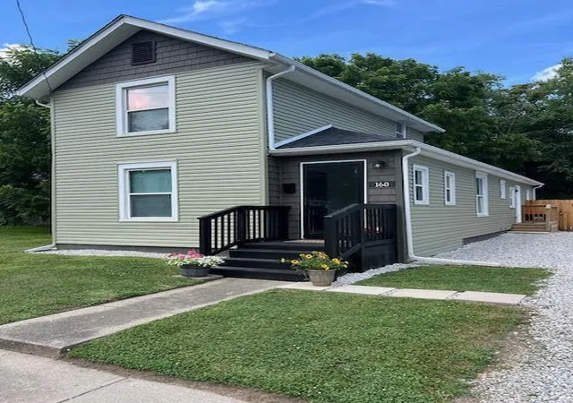 1st image of 160 W Orchard St, Newark, OH 43055 | MLS# 226026040