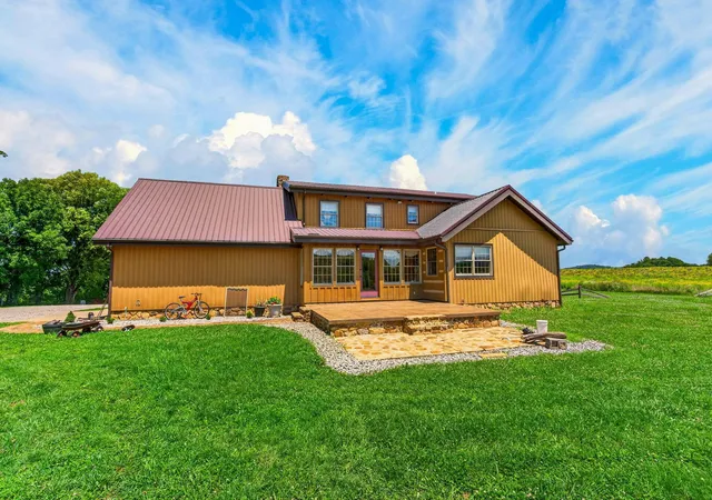 Homes for sale in Kingston, OH | 620 Oak Ln, Kingston, OH 45644 | MLS# 226025859