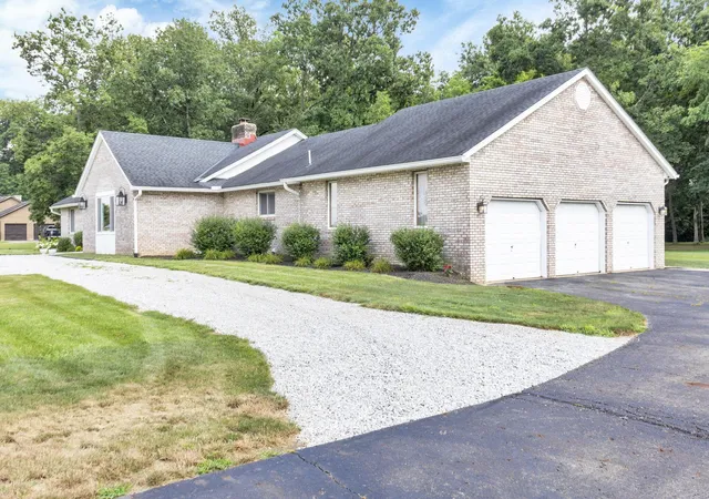 Homes for sale in Ashville, OH | 5531 Sr 752, Ashville, OH 43103 | MLS# 226026096