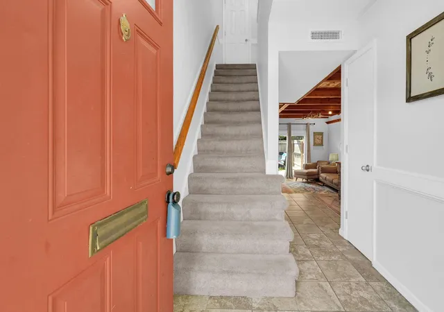 Listing Photo 5 - Condo for sale in building located at 2795 Chateau Cir, Columbus, OH 43221 - Unit #50