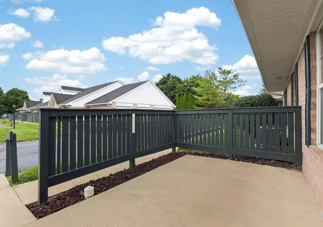 Listing Photo 2 - Condo for sale in building located at 997 Kingsbury Ct, Newark, OH 43055 - Unit #