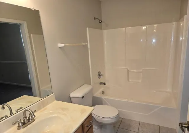 2nd image of 4279 Cobbleton Grv Cir, Canal Winchester, OH 43110