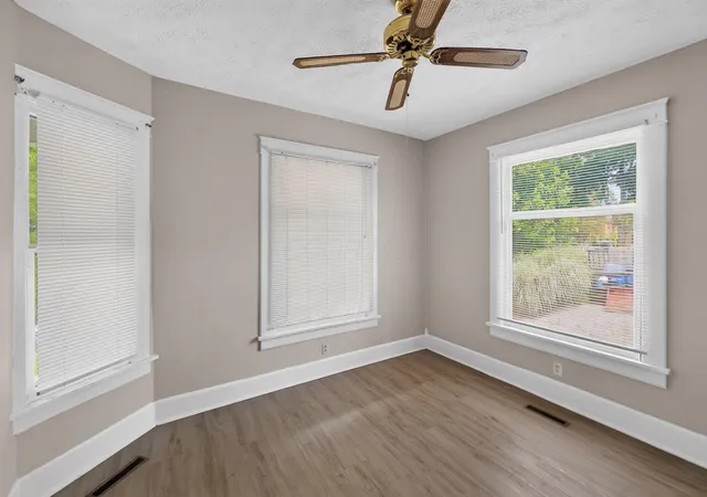 3rd image of 4 E Lamartine St, Mount Vernon, OH 43050 | MLS# 226025979