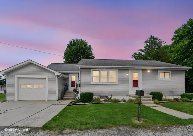 Homes for sale in Kingston, OH | 22 Warren Dr, Kingston, OH 45644 | MLS# 226026009