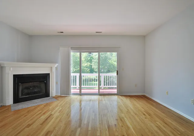Listing Photo 4 - Condo for sale in building located at 3011 Sunset Dr, Columbus, OH 43202 - Unit #F