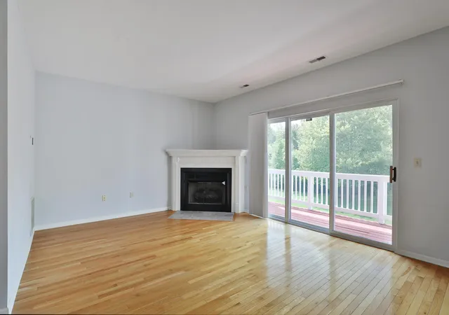 Listing Photo 5 - Condo for sale in building located at 3011 Sunset Dr, Columbus, OH 43202 - Unit #F