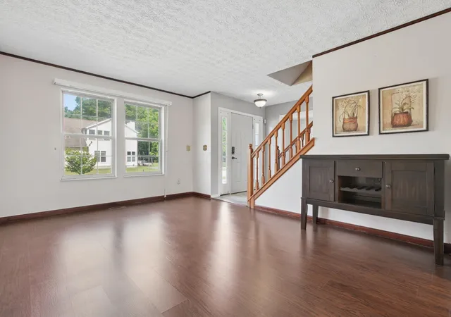 Photo 4 of Single family home for sale at 1540 Whitcombe Way, Columbus, OH 43228 | MLS# 226027461 | Listing updated on 2026-10-08