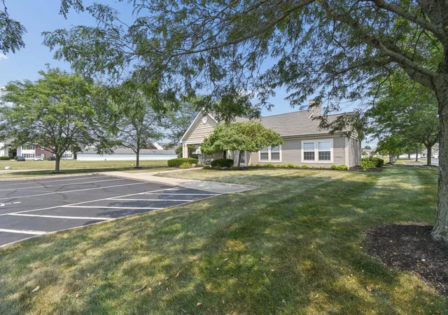 Listing Photo 2 - Condo for sale in building located at 709 Kildow Ct, Ashville, OH 43103