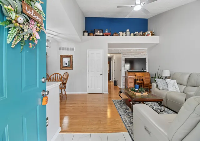 Listing Photo 3 - Condo for sale in building located at 709 Kildow Ct, Ashville, OH 43103