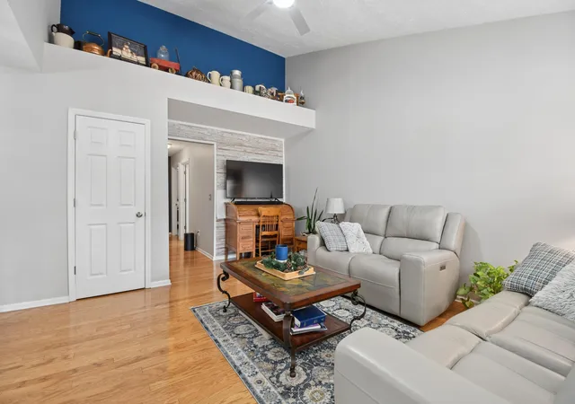 Listing Photo 4 - Condo for sale in building located at 709 Kildow Ct, Ashville, OH 43103