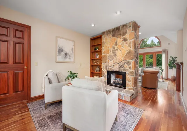 4th image of 227 Bryn Du Dr, Granville, OH 43023 | MLS# 226027921