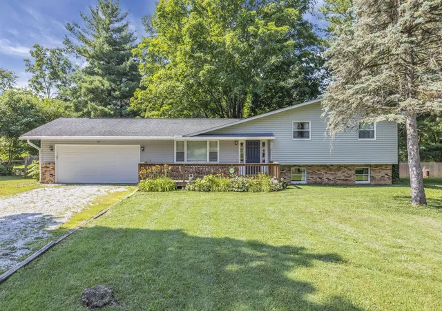 1st image of 281 Middle Ground Sw, Pataskala, OH 43062 | MLS# 226026207