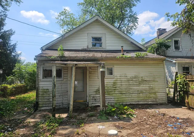 Photo 3 of Single family home for sale at 2038 E Hudson St, Columbus, OH 43211 | MLS# 226026202 | Listing updated on 2026-09-16