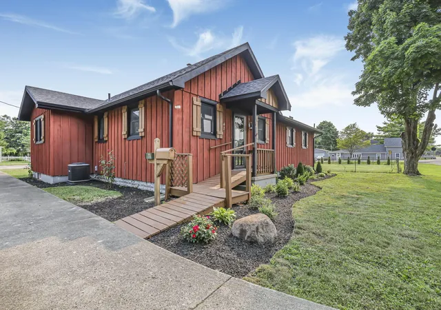3rd image of 47 E Oak St, Canal Winchester, OH 43110 | MLS# 226026488