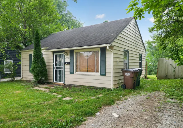 Photo 1 of Single family home for sale at 2405 Lindale Rd, Columbus, OH 43224 | MLS# 226027336 | Listing updated on 2026-09-03