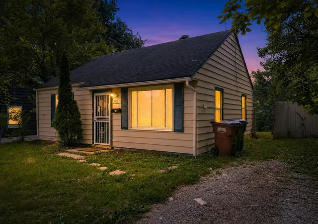 Photo 2 of Single family home for sale at 2405 Lindale Rd, Columbus, OH 43224 | MLS# 226027336 | Listing updated on 2026-09-03