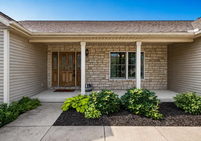 2nd image of 1453 Hickory Gate Dr, Marysville, OH 43040 | MLS# 226026331