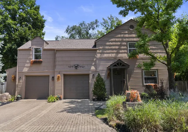 Photo 2 of Single family home for sale at 1940 Riverside Dr, Columbus, OH 43221 | MLS# 226026204 | Listing updated on 2026-08-19