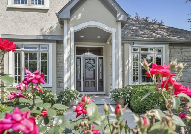 3rd image of 5976 Heritage Lakes Dr, Hilliard, OH 43026 | MLS# 226026239