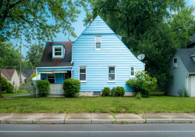 Photo 1 of Single family home for sale at 1290 E Weber Rd, Columbus, OH 43211 | MLS# 226026266 | Listing updated on 2026-07-31