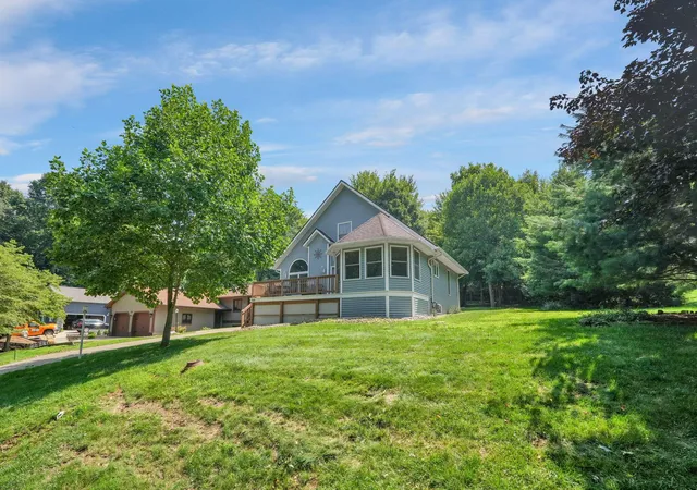 Photo 3 of Single family home for sale at 748 King Beach Dr, Howard, OH 43028 | MLS# 226027651 | Listing updated on 2026-09-28