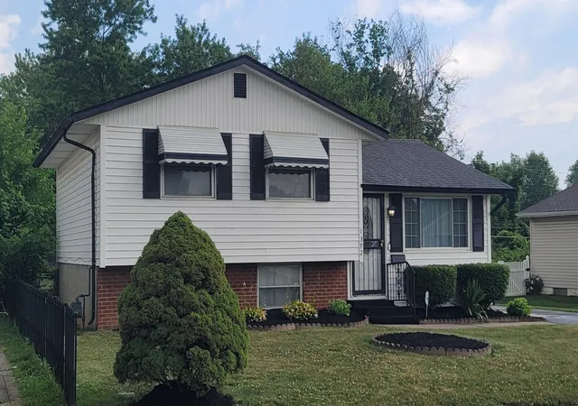 Photo 2 of Single family home for sale at 1392 E Mithoff St, Columbus, OH 43206 | MLS# 226026446 | Listing updated on 2026-08-24