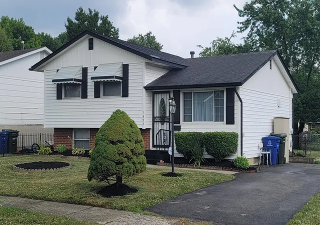 Photo 3 of Single family home for sale at 1392 E Mithoff St, Columbus, OH 43206 | MLS# 226026446 | Listing updated on 2026-08-24