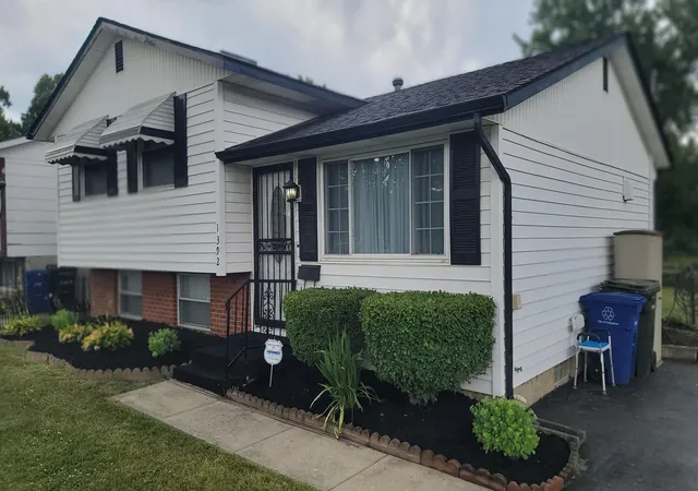 Photo 3 of Single family home for sale at 1392 E Mithoff St, Columbus, OH 43206 | MLS# 226026446 | Listing updated on 2026-08-24