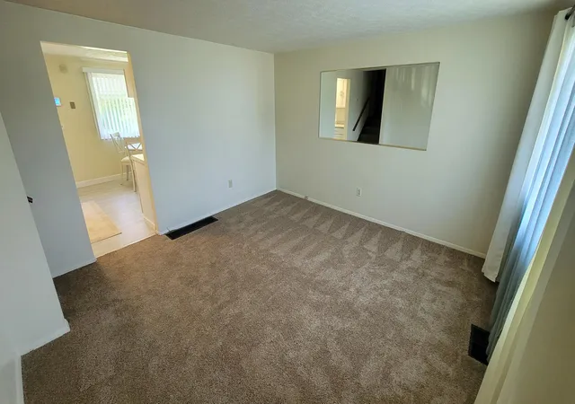 Photo 4 of Single family home for sale at 1392 E Mithoff St, Columbus, OH 43206 | MLS# 226026446 | Listing updated on 2026-08-24