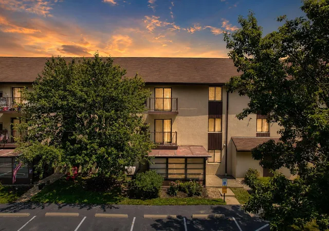 2nd image of 3941 Karl Rd #319, Columbus, OH 43224 | MLS# 226026410