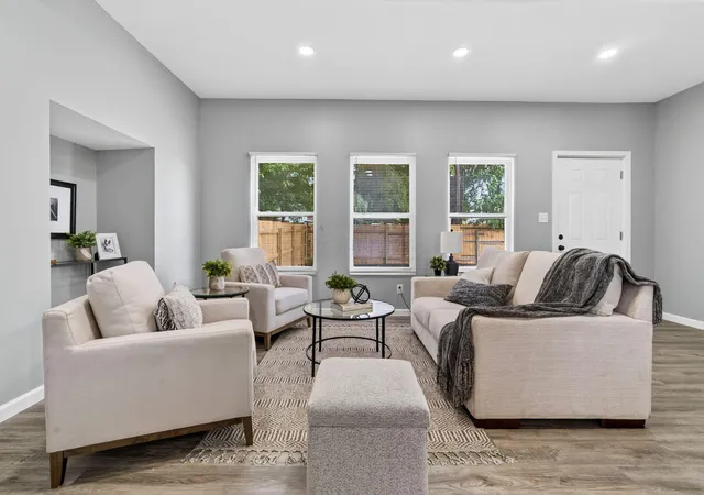 Photo 2 of Single family home for sale at 861 Old Leonard Ave #859, Columbus, OH 43203 | MLS# 226026377 | Listing updated on 2026-10-06