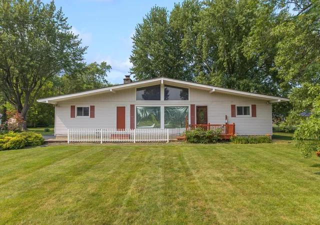 1st image of 1120 Oakwood Rd, Marion, OH 43302 | MLS# 226026415