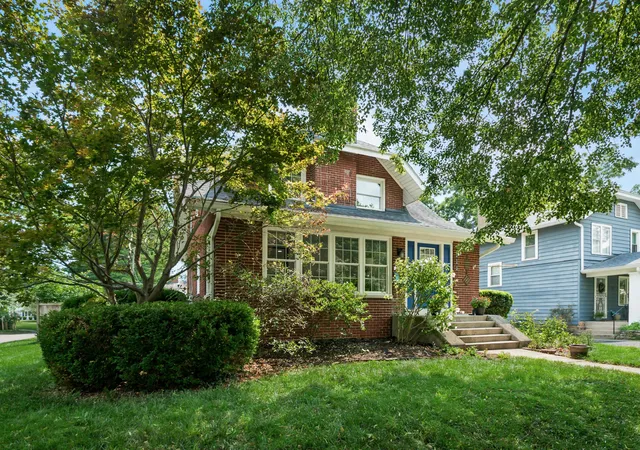 3rd image of 111 Erie Rd, Columbus, OH 43214 | MLS# 226026523