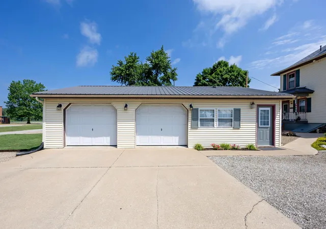 Photo 3 of Single family home for sale at 401 N Mount Vernon Ave, Loudonville, OH 44842 | MLS# 226026449 | Listing updated on 2026-08-03