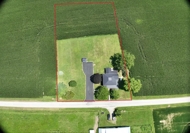 Photo 2 of Single family home for sale at 3048 Regan Rd, Wilmington, OH 45177 | MLS# 226026478 | Listing updated on 2026-10-04
