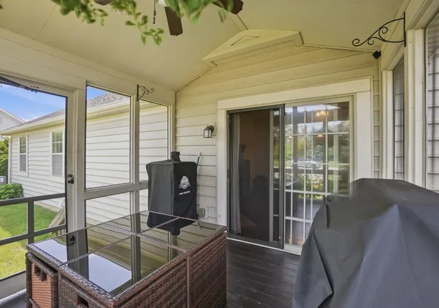 Listing Photo 2 - Condo for sale in building located at 920 Shaula Dr, Columbus, OH 43240 - Unit #