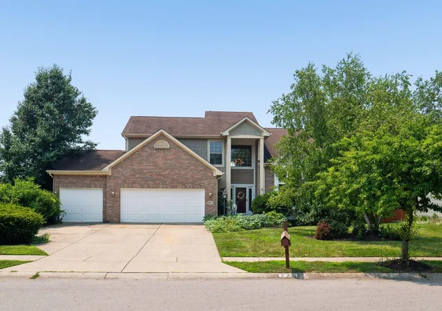 2nd image of 677 Montmorency Dr S, Pickerington, OH 43147 | MLS# 226026798