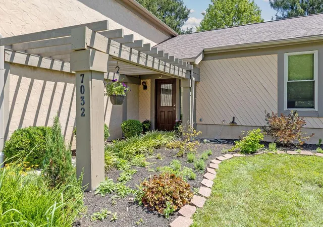 Photo 2 of Single family home for sale at 7032 Foxmoor Pl, Columbus, OH 43235 | MLS# 226026563 | Listing updated on 2026-09-13