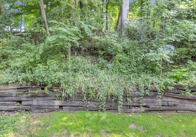 Listing Photo 2 - Condo for sale in building located at 1384 Twin Pines Trl, Newark, OH 43055 - Unit #E