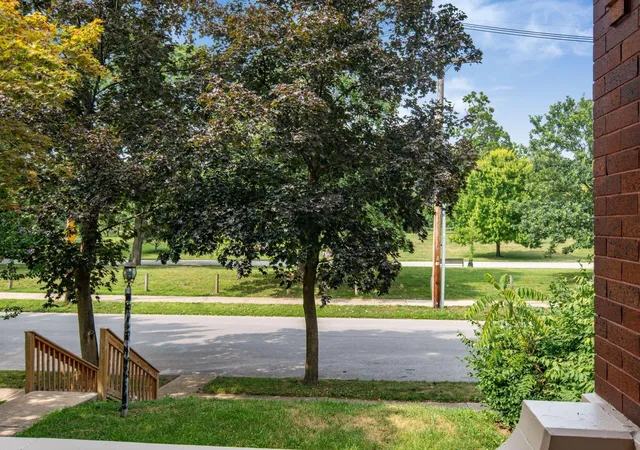 Photo 4 of Single family home for sale at 1735 Franklin Park S, Columbus, OH 43205 | MLS# 226027280 | Listing updated on 2026-09-15