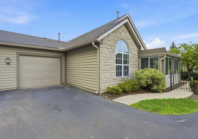 3rd image of 5642 Villa Gates Dr, Hilliard, OH 43026 | MLS# 226028721
