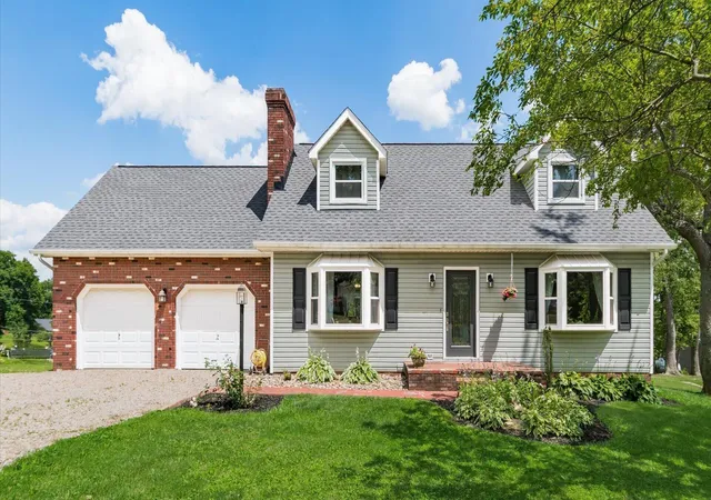 1st image of 450 Jeffrey Ln, Zanesville, OH 43701 | MLS# 226029134