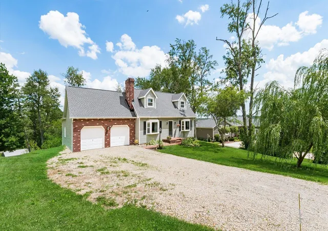 2nd image of 450 Jeffrey Ln, Zanesville, OH 43701 | MLS# 226029134