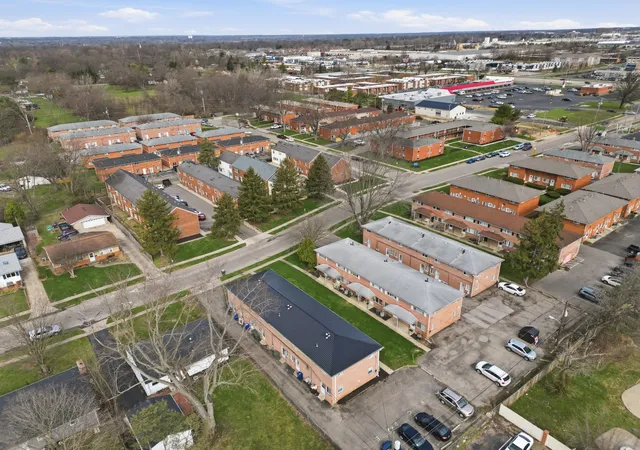 Listing Photo 2 - Condo for sale in building located at 5780 N Mdws Blvd, Columbus, OH 43229