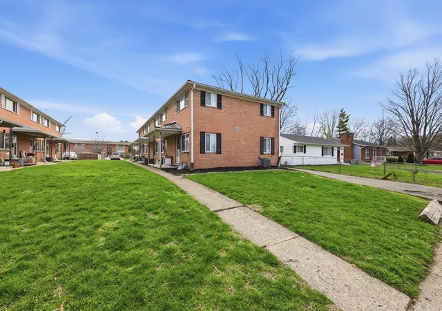 Listing Photo 3 - Condo for sale in building located at 5780 N Mdws Blvd, Columbus, OH 43229