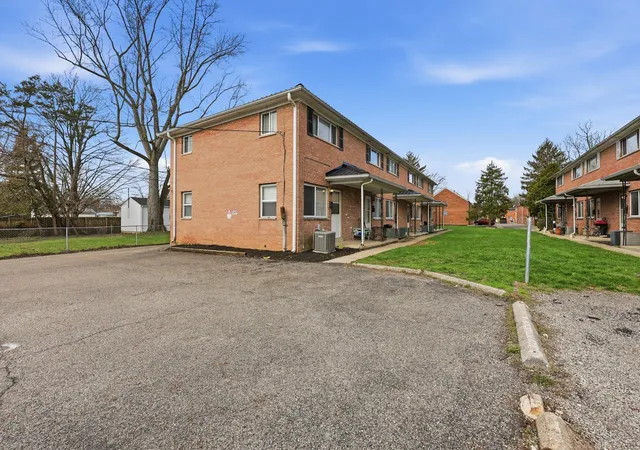 Listing Photo 4 - Condo for sale in building located at 5780 N Mdws Blvd, Columbus, OH 43229